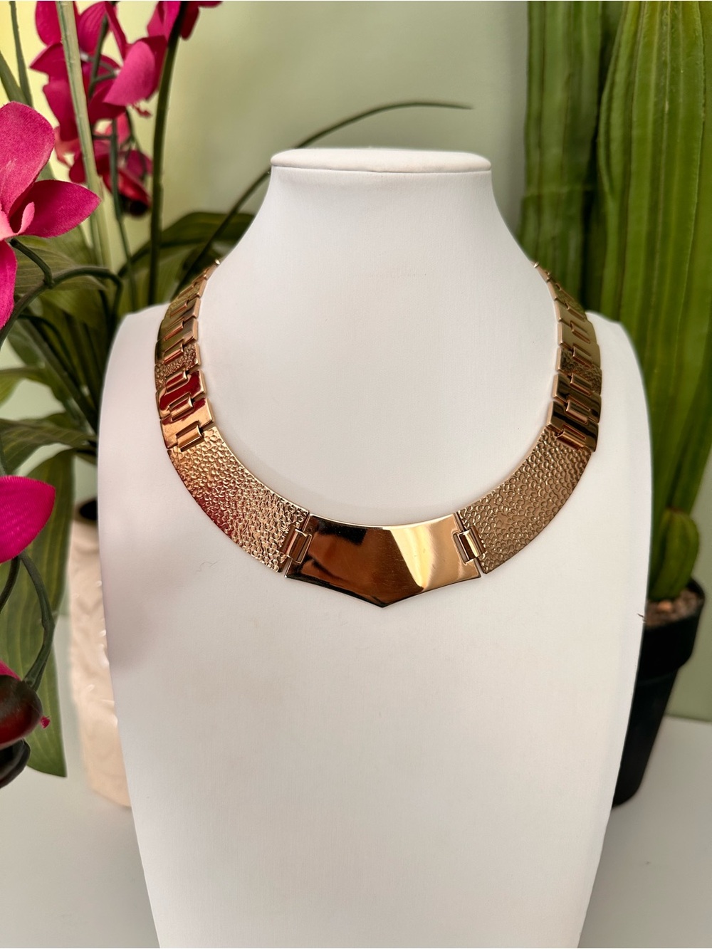Vintage Gold Textured Choker Necklace - Women Jewelry